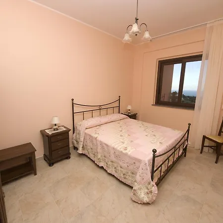 Etnamare Apartment *